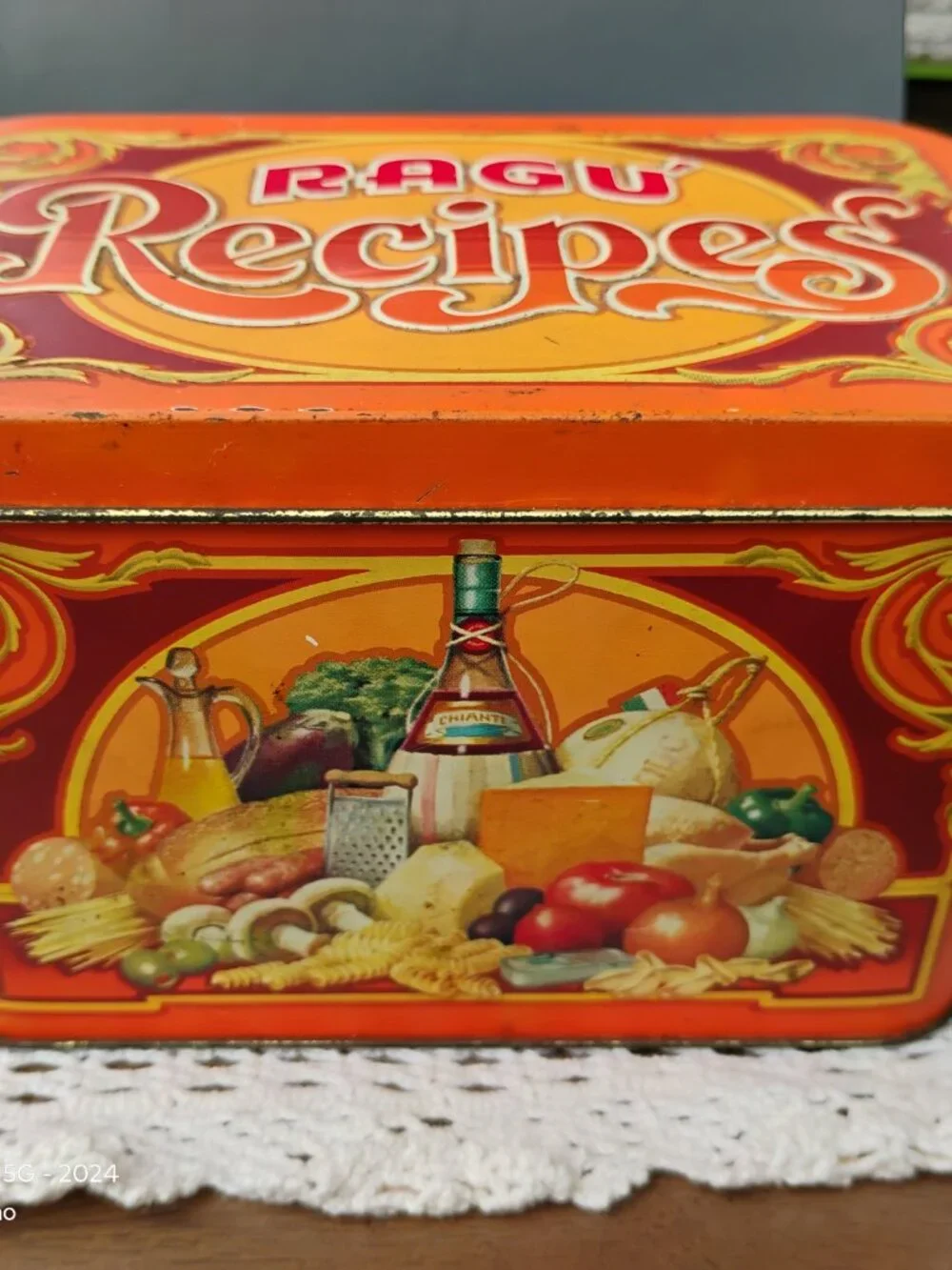 vintage Ragu metal recipe box w recipe contents included 1980s made England